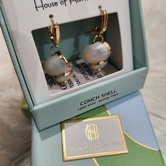 🔹️House of Harlow🔹️ 1960 Gold and White  Conch Sea Shell Dangle Earrings - Picture 4 of 8